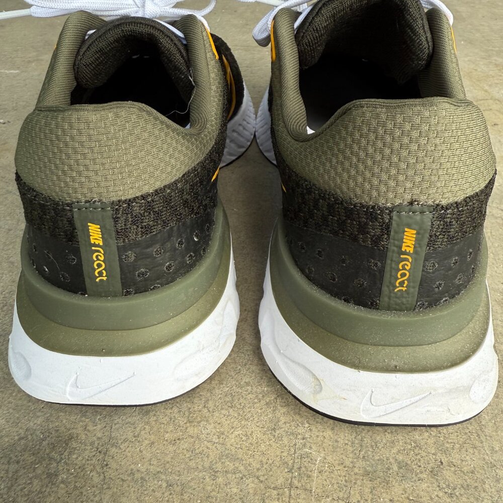 NIKE RUNNING SHOES - Picture 4 of 5